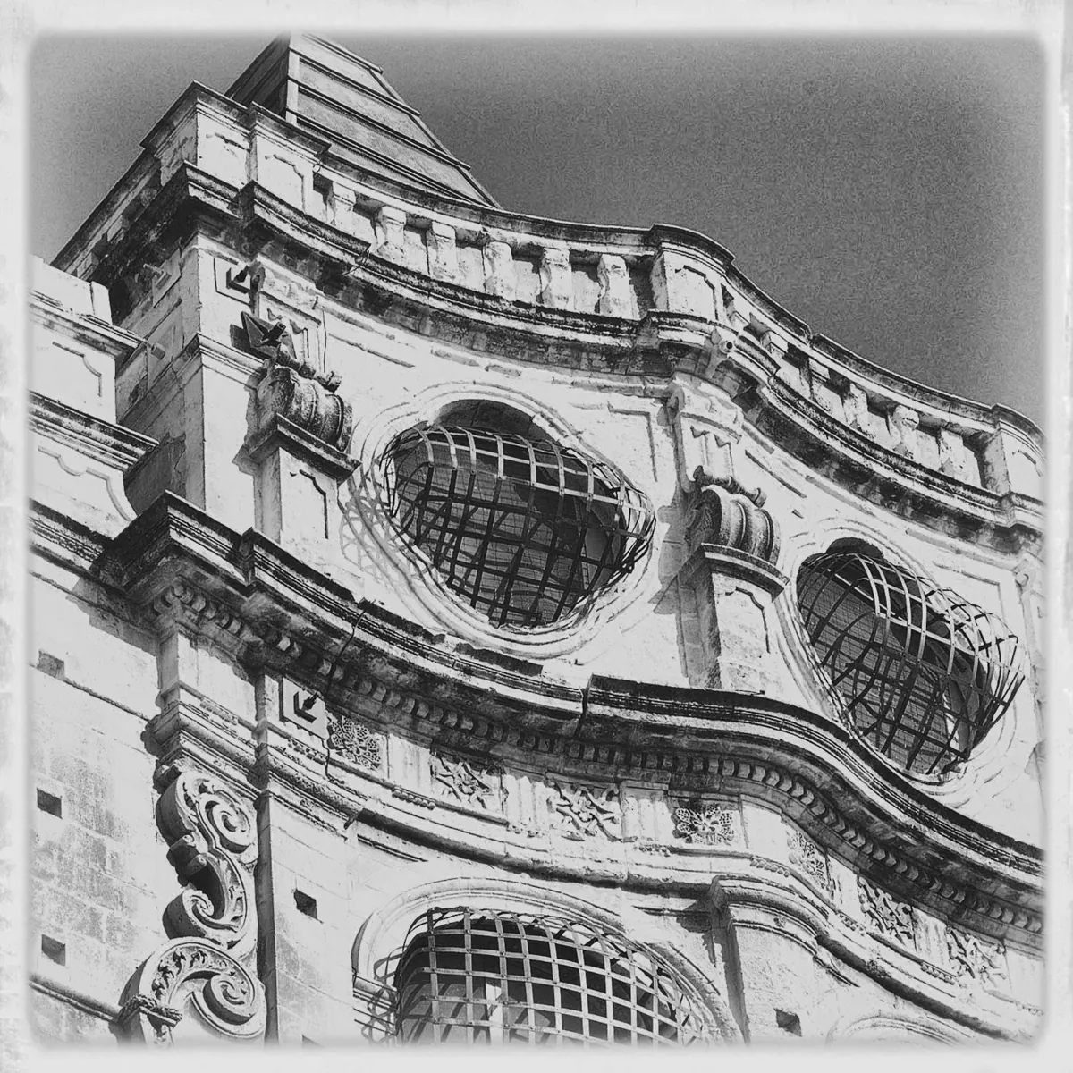 Balconi e curve della facciata
