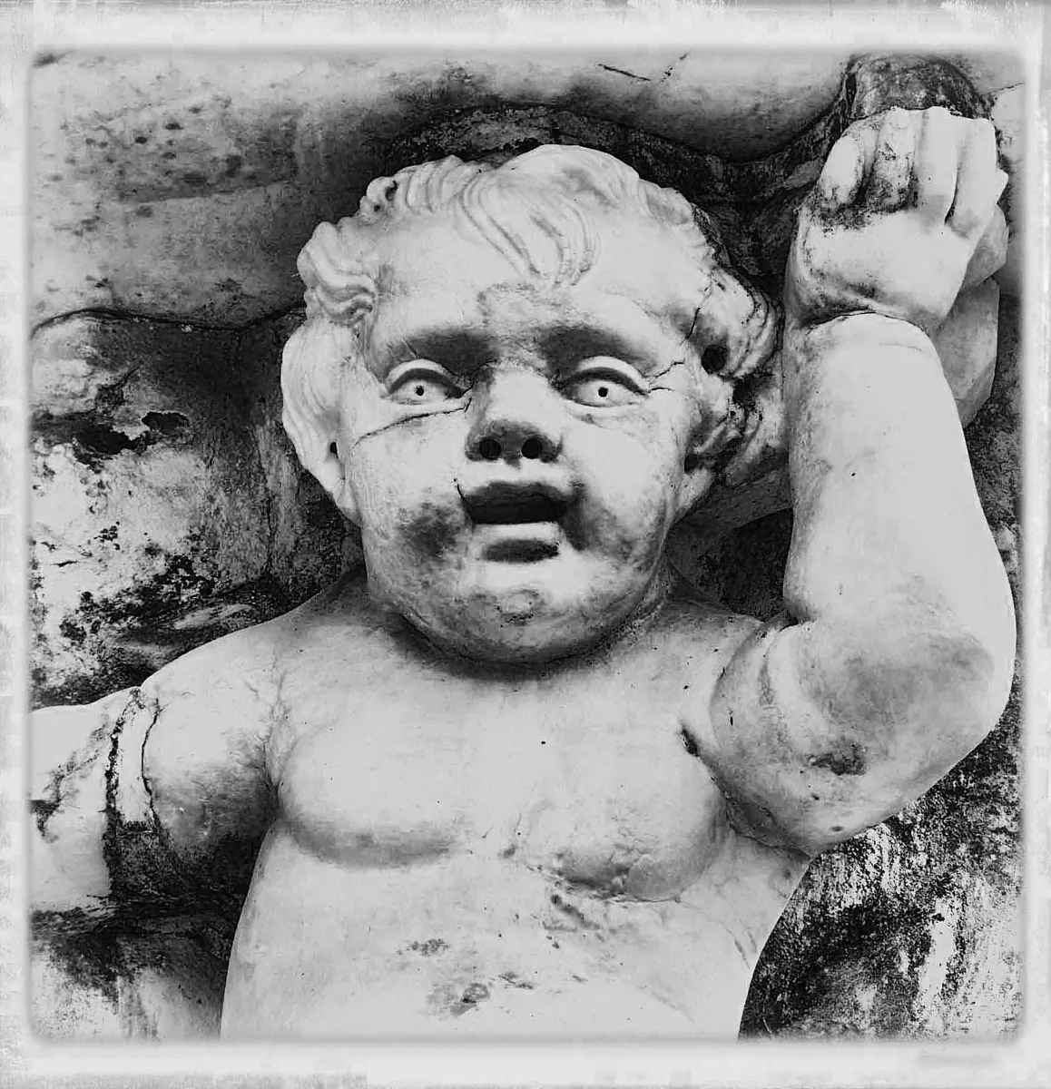 Putto scolpito